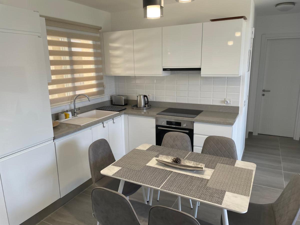 Seaside Modern Holiday Home For Family Vokolidha Экстерьер фото